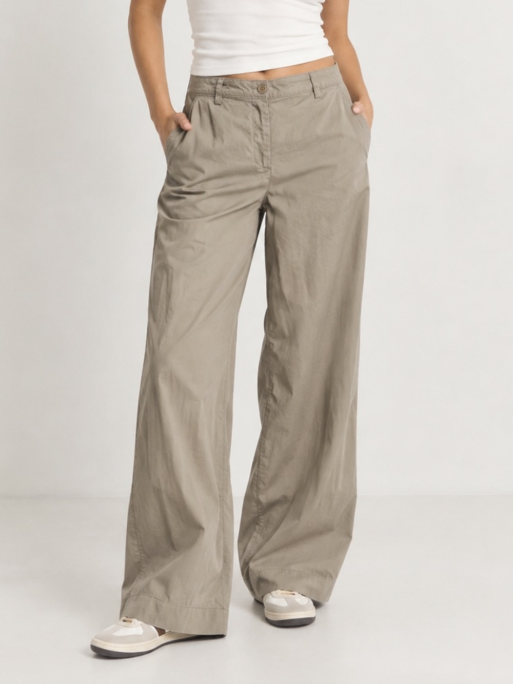 ABERCROMBIE & FITCH High Waisted Tailored Cargo-Style Trouser Pants in Taupe